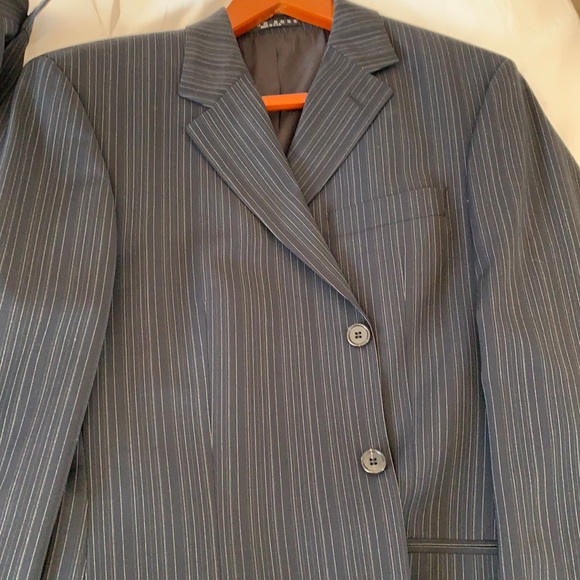 Hugo Boss Suit - Picture 1 of 3